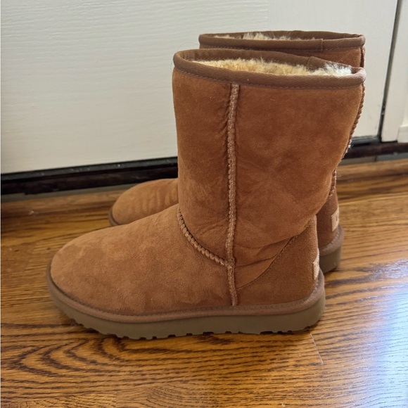 Women’s Ugg Boot size 8 - Picture 3 of 7
